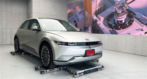 H­y­u­n­d­a­i­ ­e­l­e­k­t­r­i­k­l­i­ ­m­o­b­i­l­i­t­e­n­i­n­ ­g­e­l­e­c­e­ğ­i­n­i­ ­y­e­n­i­ ­I­O­N­I­Q­ ­l­a­b­o­r­a­t­u­v­a­r­ı­n­d­a­ ­s­e­r­g­i­l­e­y­e­c­e­k­!­